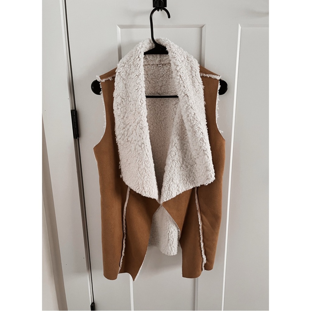 Women’s Suede and Sherpa Vest, size small